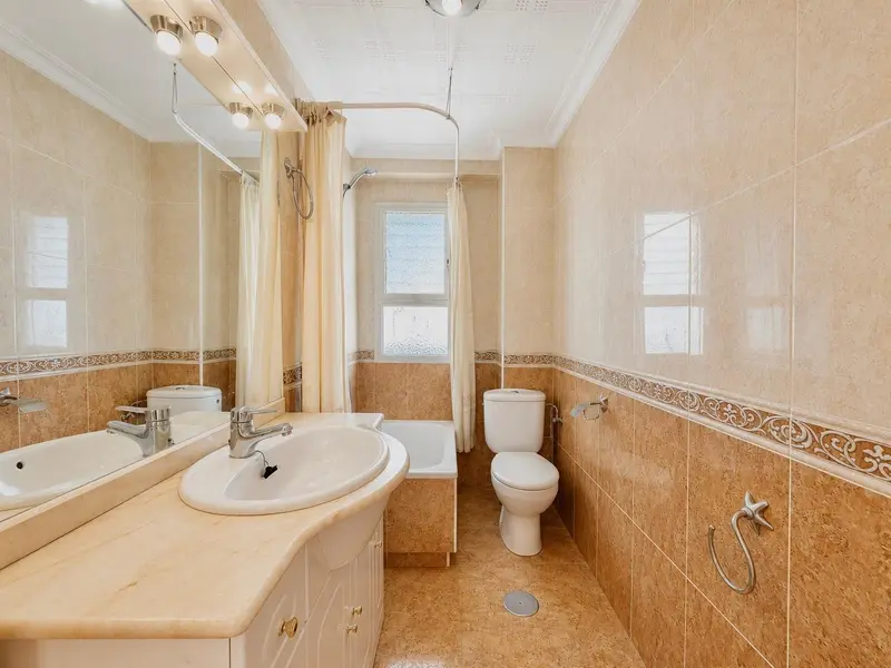Apartamento de 4 dormitorios en Alicante, Costa Blanca — foto 6 de 17