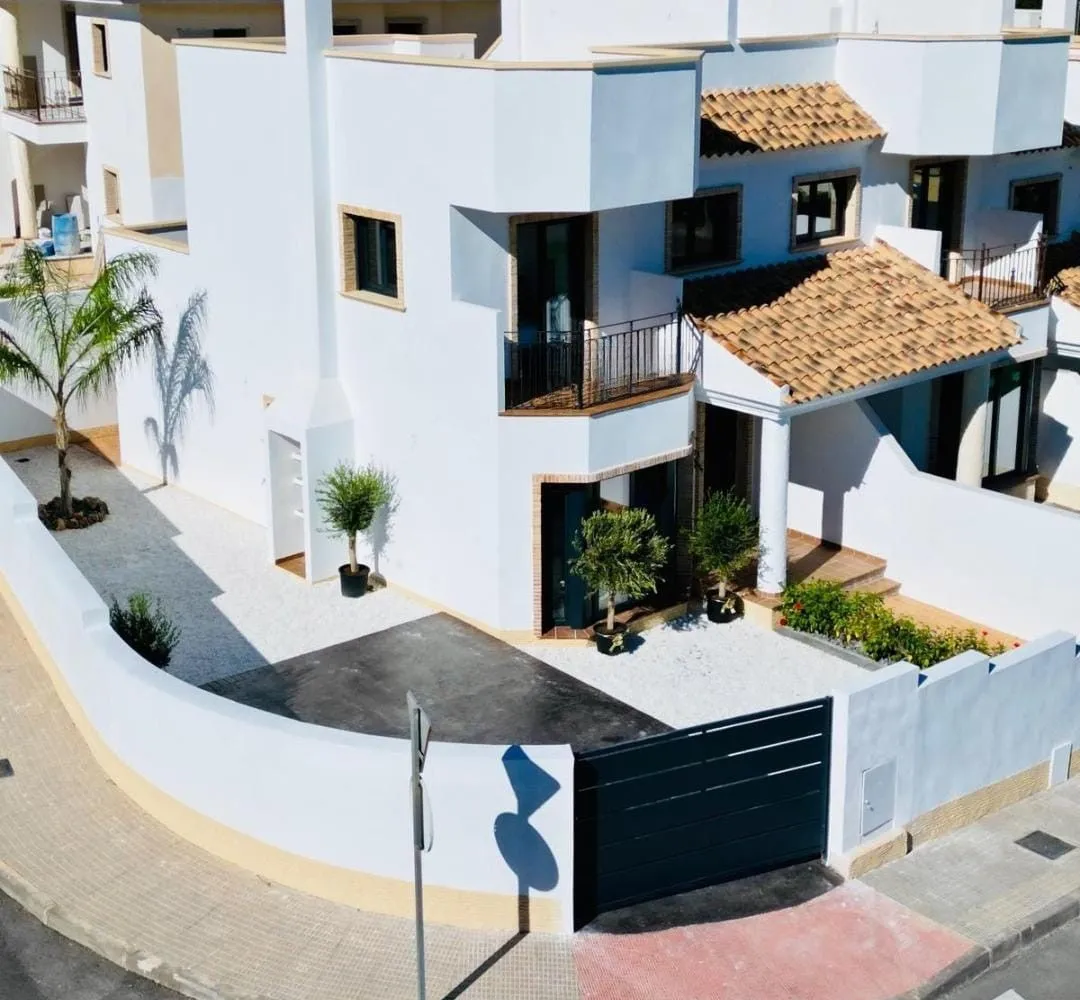 Reihenhaus mit 3 Schlafzimmern in Cox, Costa Blanca — Foto 1 von 1